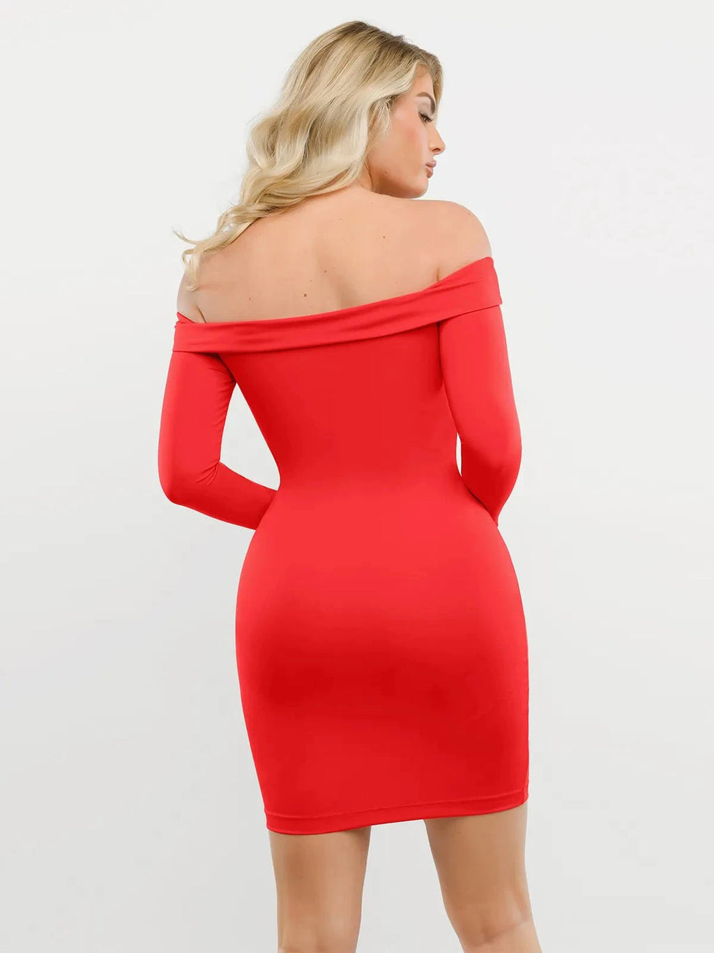 Rochie mini modelatoare cu mânecă lungă