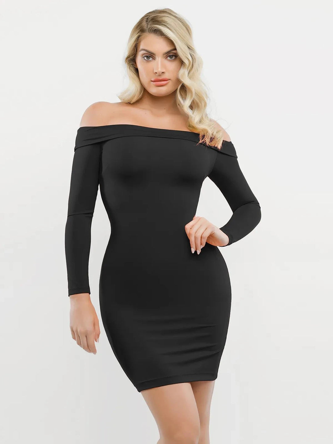 Rochie mini modelatoare cu mânecă lungă