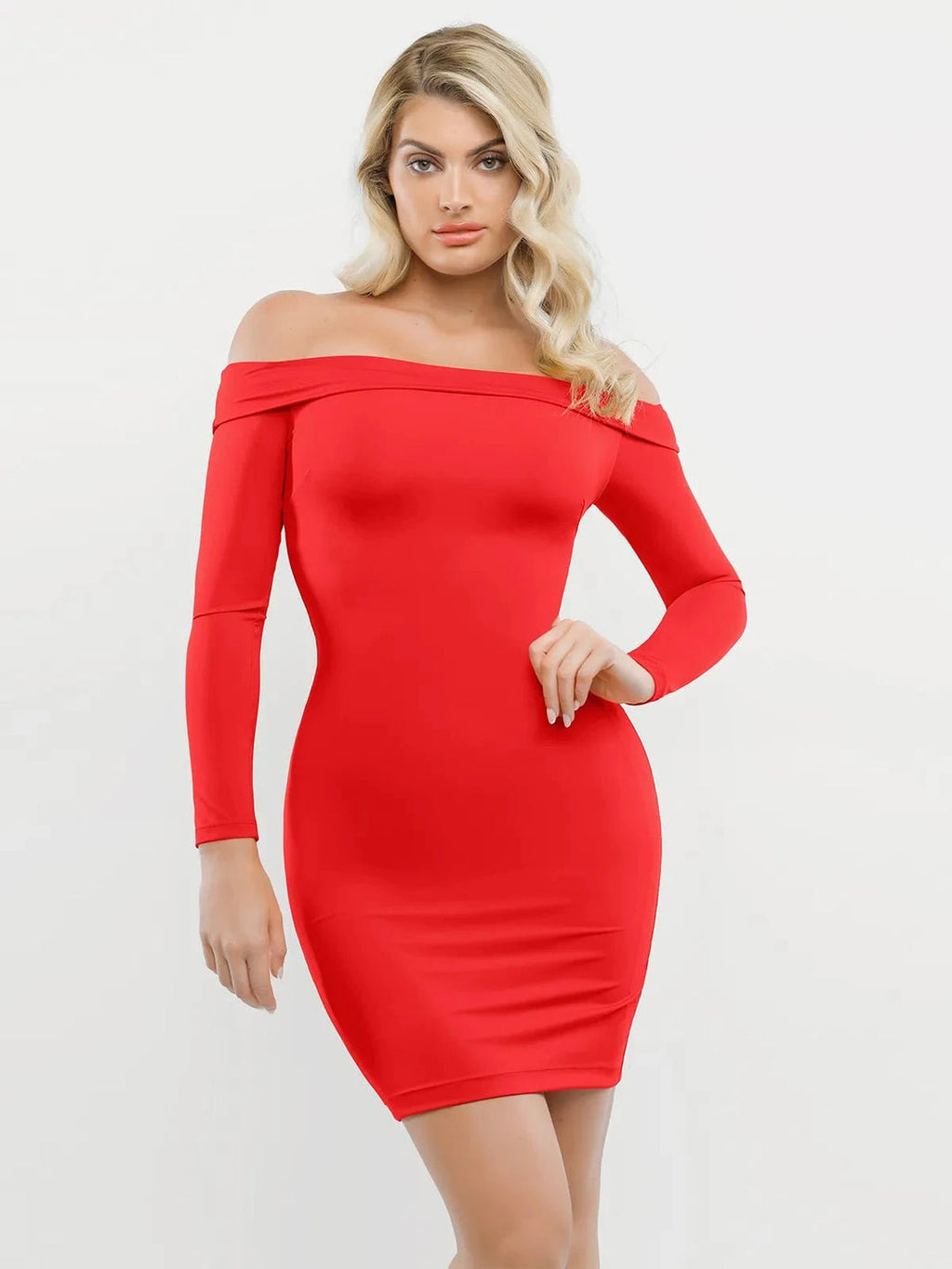 Rochie mini modelatoare cu mânecă lungă
